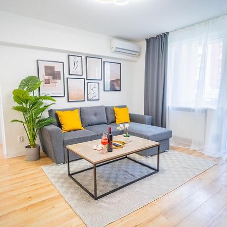 Refreshingly Chic: Newly Renovated 2Br Apartment Bucarest Extérieur photo