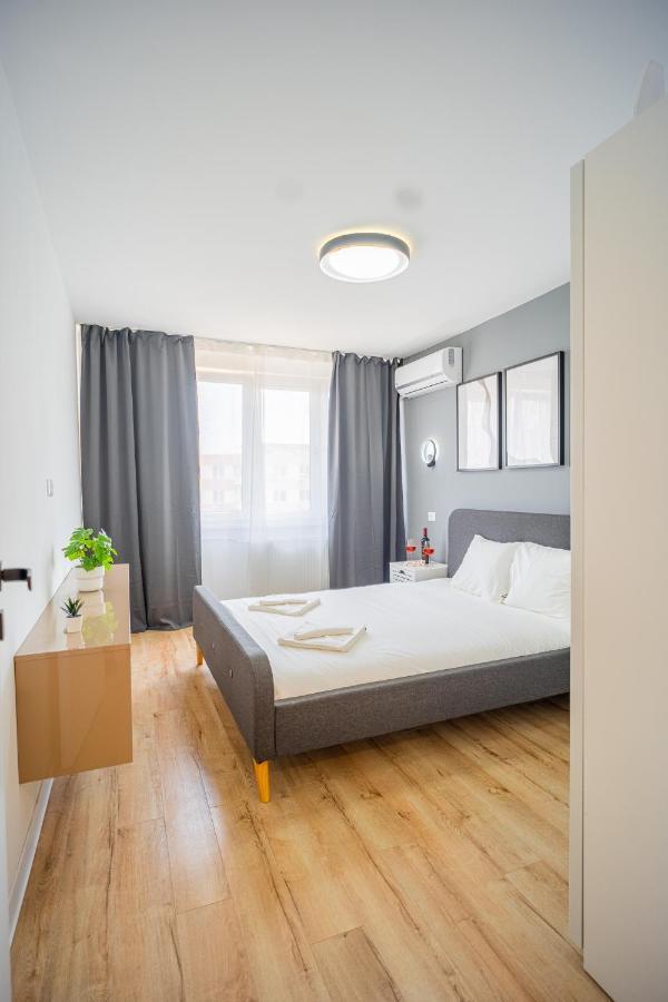 Refreshingly Chic: Newly Renovated 2Br Apartment Bucarest Extérieur photo