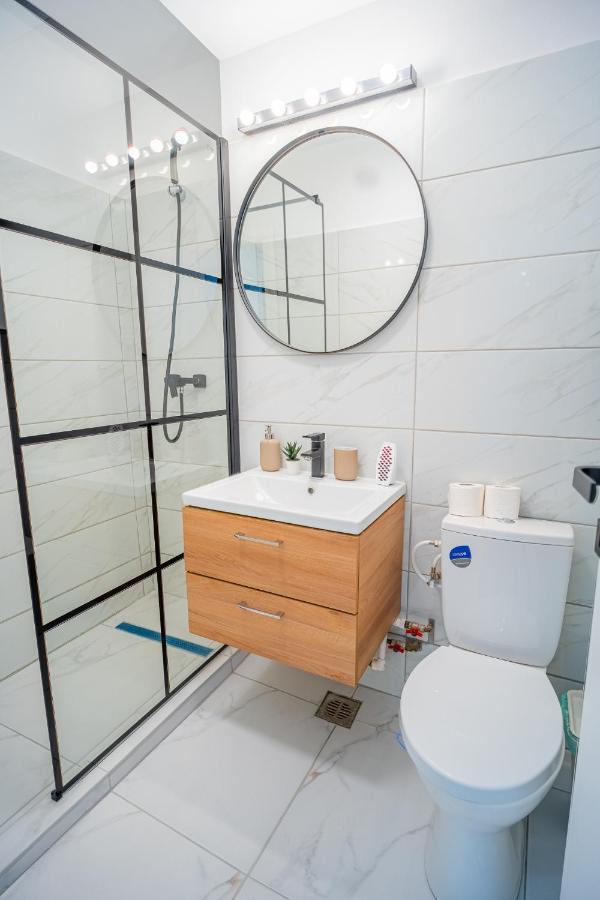 Refreshingly Chic: Newly Renovated 2Br Apartment Bucarest Extérieur photo