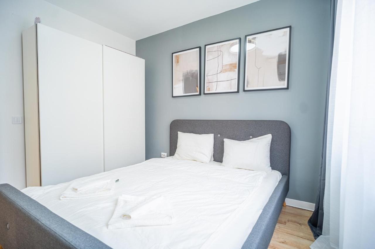 Refreshingly Chic: Newly Renovated 2Br Apartment Bucarest Extérieur photo