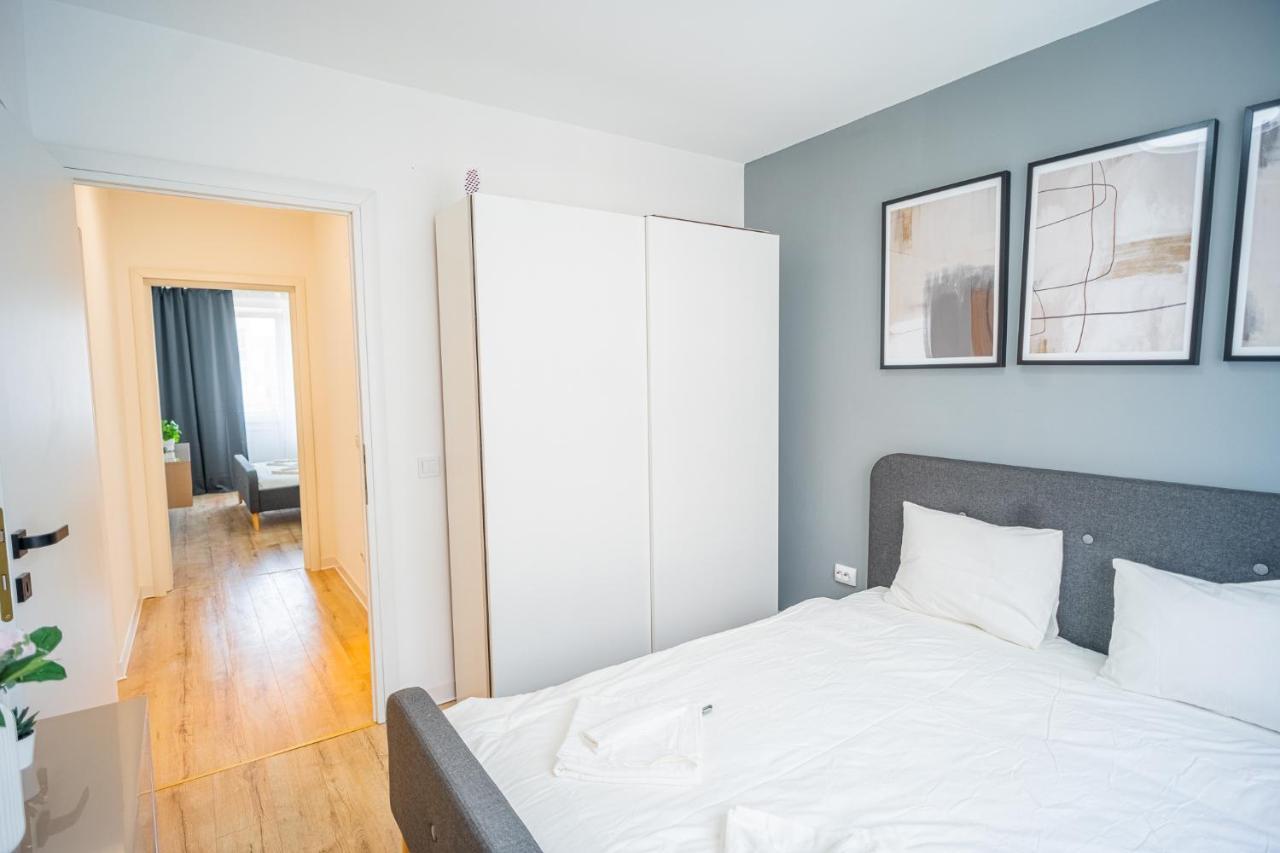 Refreshingly Chic: Newly Renovated 2Br Apartment Bucarest Extérieur photo