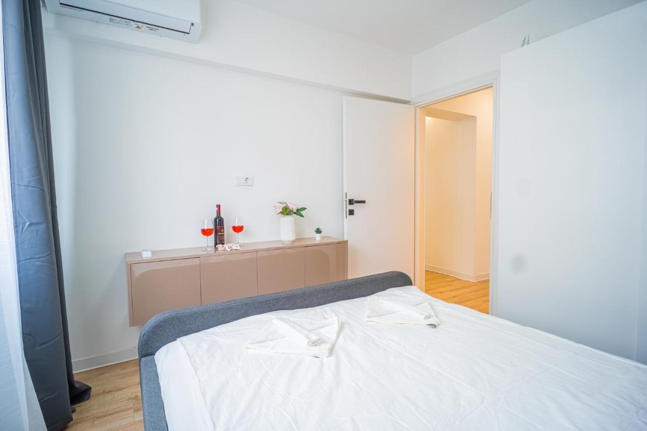 Refreshingly Chic: Newly Renovated 2Br Apartment Bucarest Extérieur photo