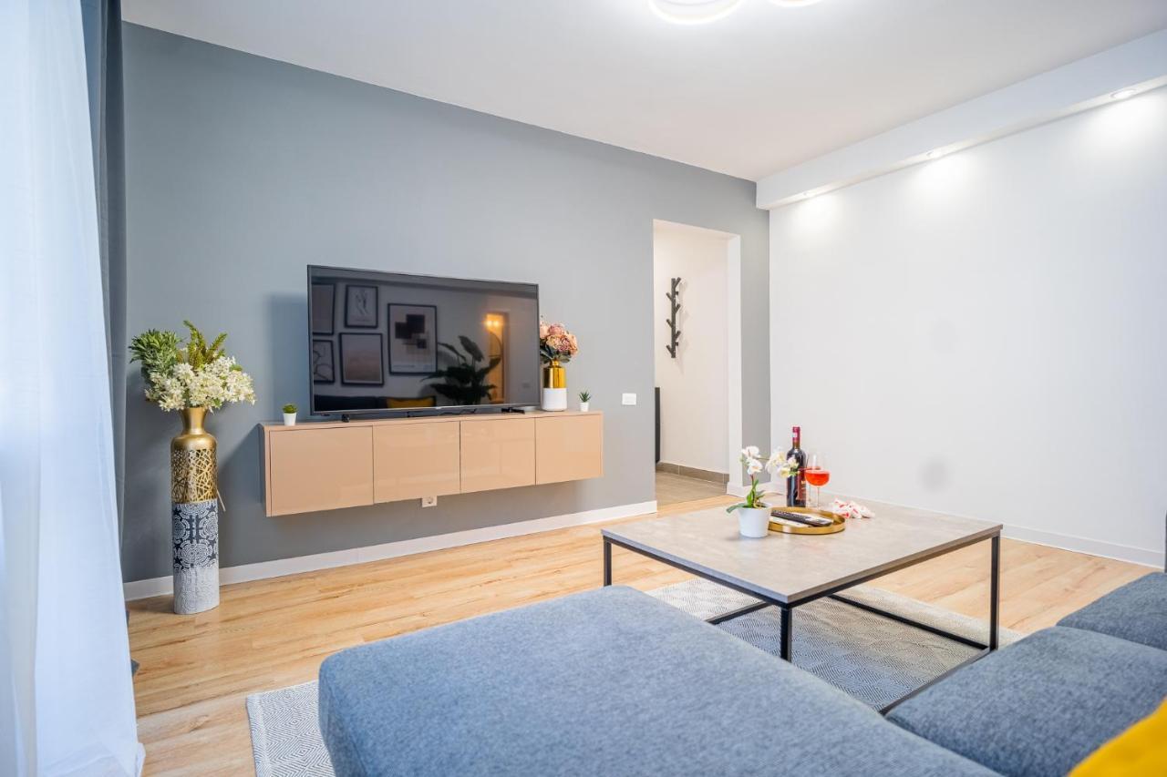 Refreshingly Chic: Newly Renovated 2Br Apartment Bucarest Extérieur photo