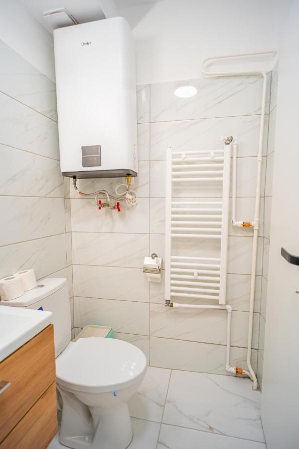 Refreshingly Chic: Newly Renovated 2Br Apartment Bucarest Extérieur photo
