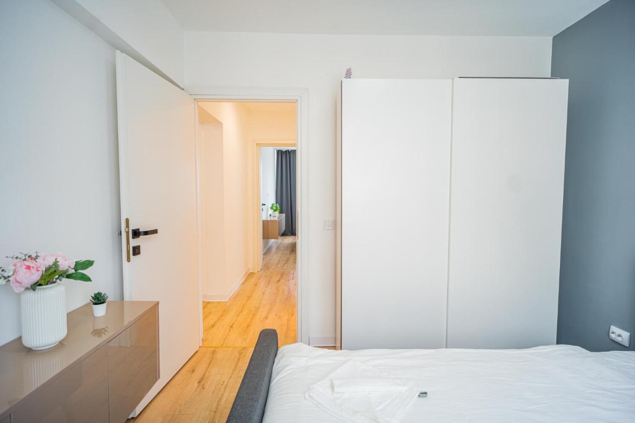 Refreshingly Chic: Newly Renovated 2Br Apartment Bucarest Extérieur photo