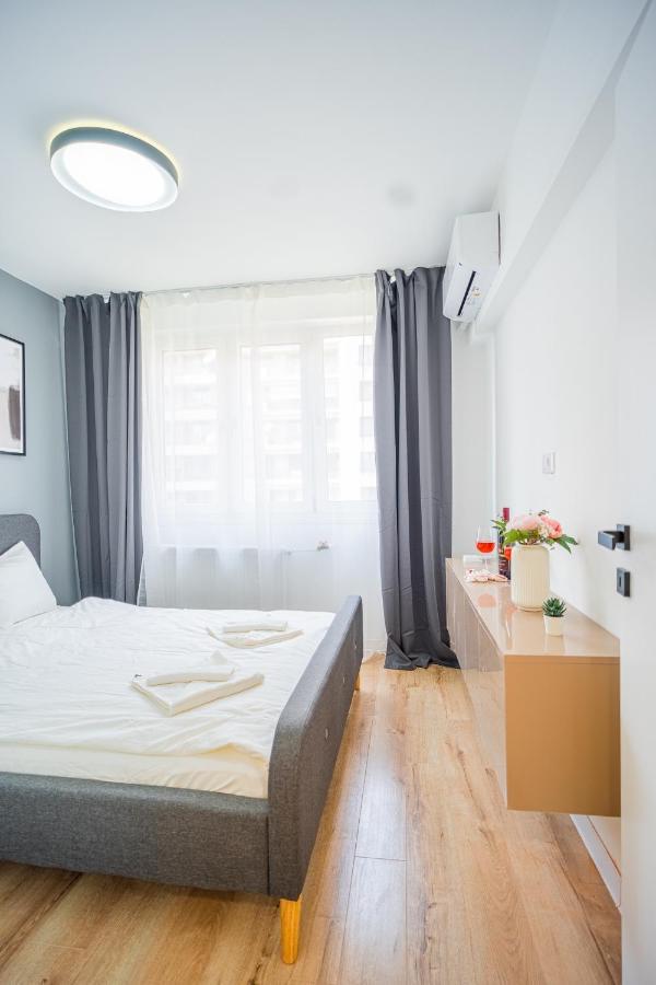 Refreshingly Chic: Newly Renovated 2Br Apartment Bucarest Extérieur photo
