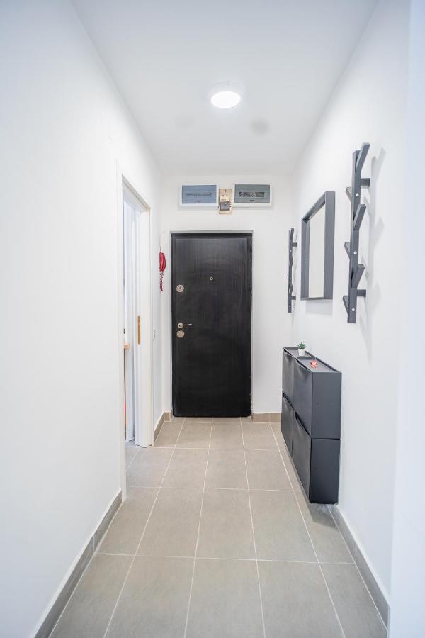 Refreshingly Chic: Newly Renovated 2Br Apartment Bucarest Extérieur photo