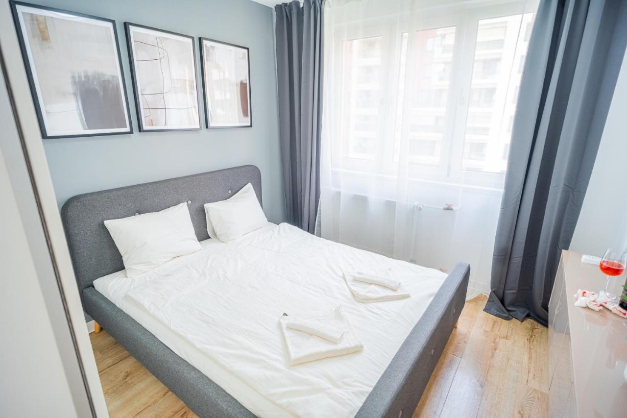 Refreshingly Chic: Newly Renovated 2Br Apartment Bucarest Extérieur photo