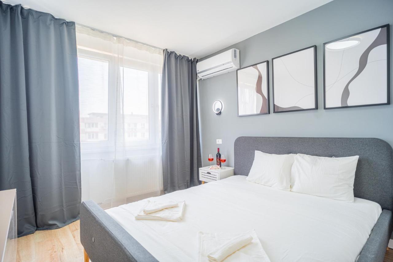 Refreshingly Chic: Newly Renovated 2Br Apartment Bucarest Extérieur photo