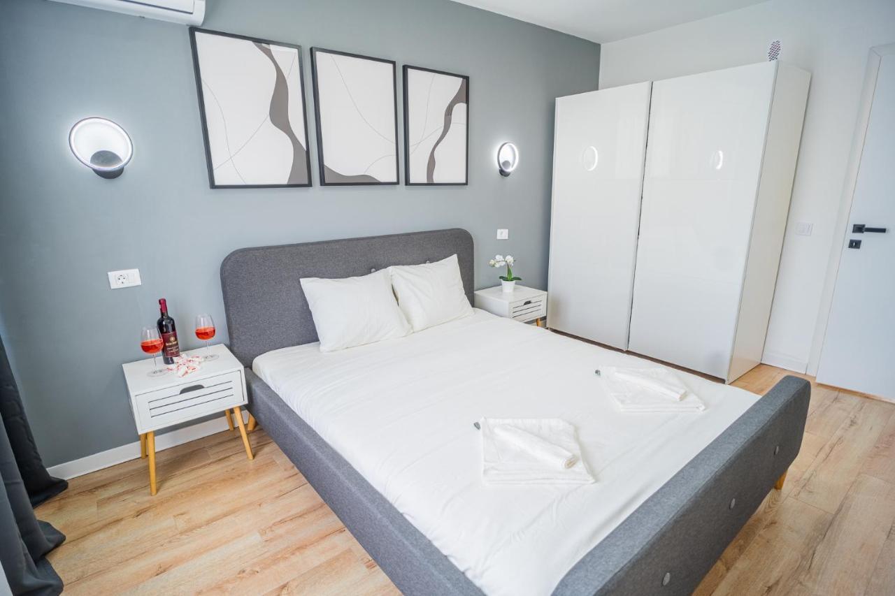 Refreshingly Chic: Newly Renovated 2Br Apartment Bucarest Extérieur photo